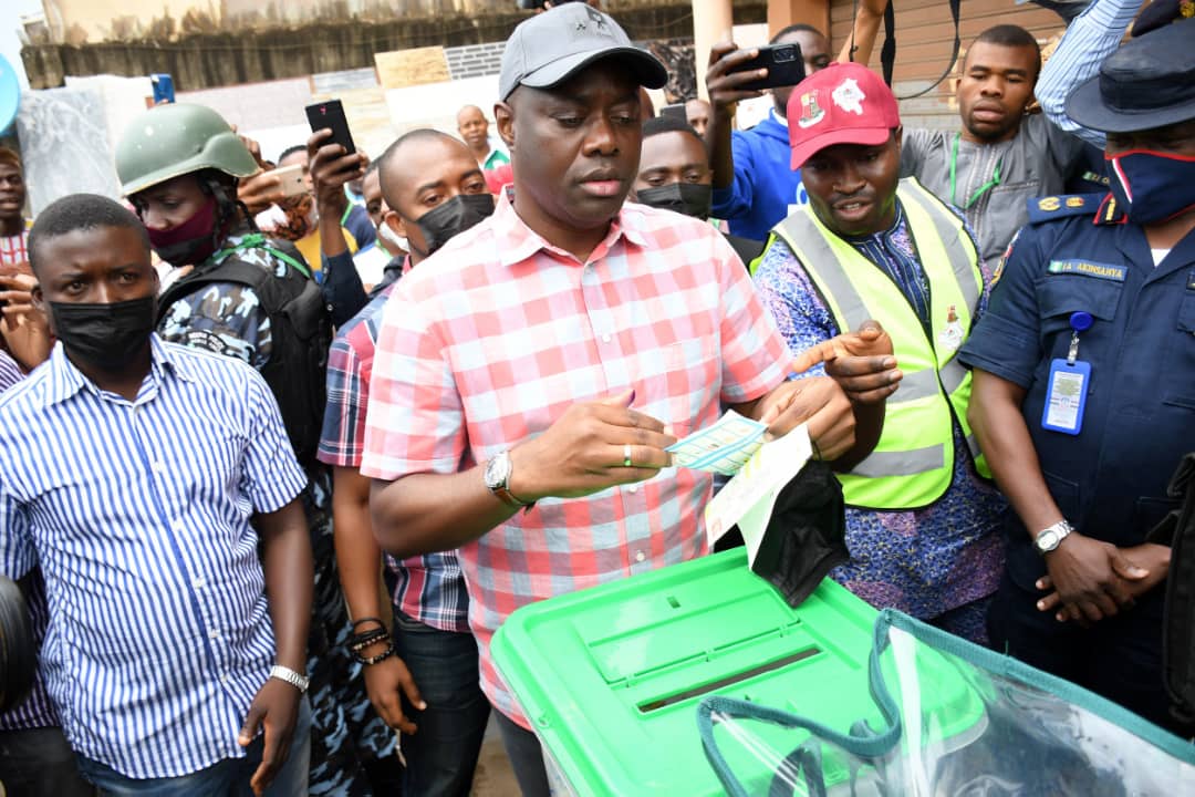 Seyi Makinde votes