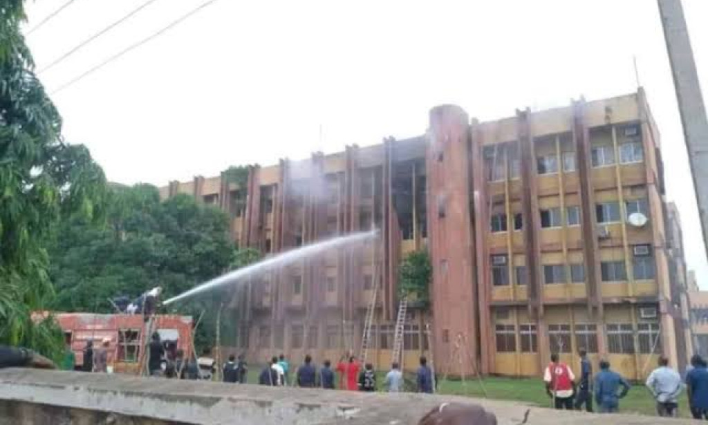 update-one-in-critical-condition-as-fire-guts-delta-federal-secretariat