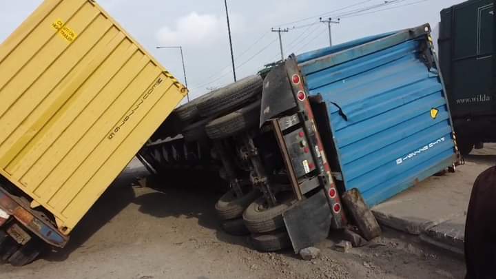 Lagos: Tanker and trailer accident at Amuwo Odofin leave commuters stranded