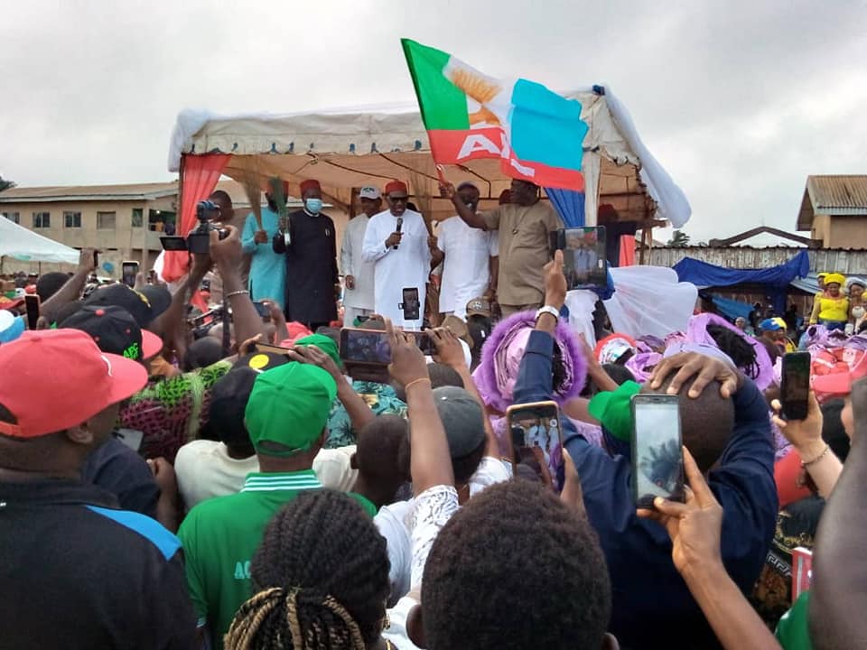 Anambra APC candidate for governor Andy Uba (centre)