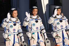 Chinese astronauts return to Earth after 3 months in space