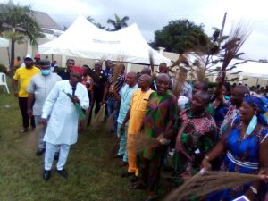 Anambra State Chairman Chief Ejidike welcoming the defectors