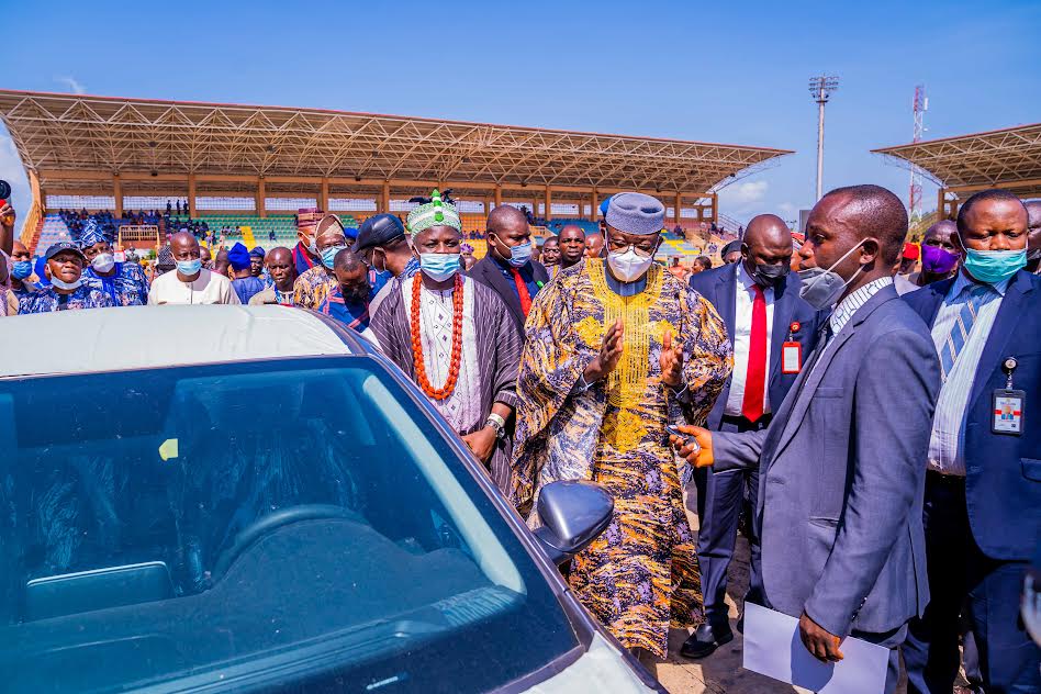 L-R: Chairman, Ekiti State Council of Traditional Rulers/Onisan of Isan, Oba Gabriel Ayodele Adejuwon; Ekiti State Governor Dr Kayode Fayemi; Winner, Best Teacher, Public Secondary School (Award category), Olasoji Bamidele (of Isan Secondary School, Isan Ekiti), during the presentation of a brand new car to Bamidele at the World Teachers’ Day celebration in Ado Ekiti on Tuesday, October 5, 2021