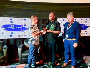 Azubuike Erinugha of ISDEVCOM receiving award