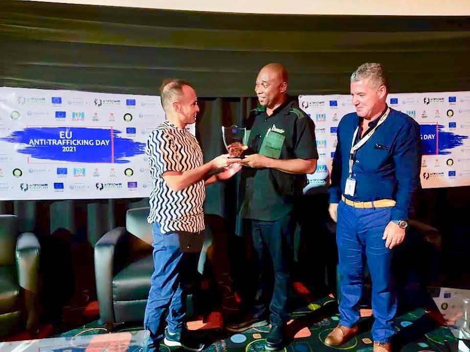Azubuike Erinugha of ISDEVCOM receiving award