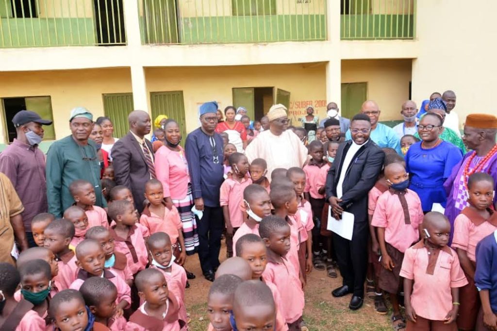 Ekiti Deputy Governor Otunba Bisi Egbeyemi with SUBEB Commissioner in charge of Projects Management Dr Kayode Adeoye and Mr Femi Owoeye (in black suit) of Isan Secondary School, Isan Ekiti, who emerged as the Second Best Teacher in Nigeria at the 2021 World Teachers’ Day and other school officials after the project commissioning at LA Friendly Primary School, Isan Ekiti