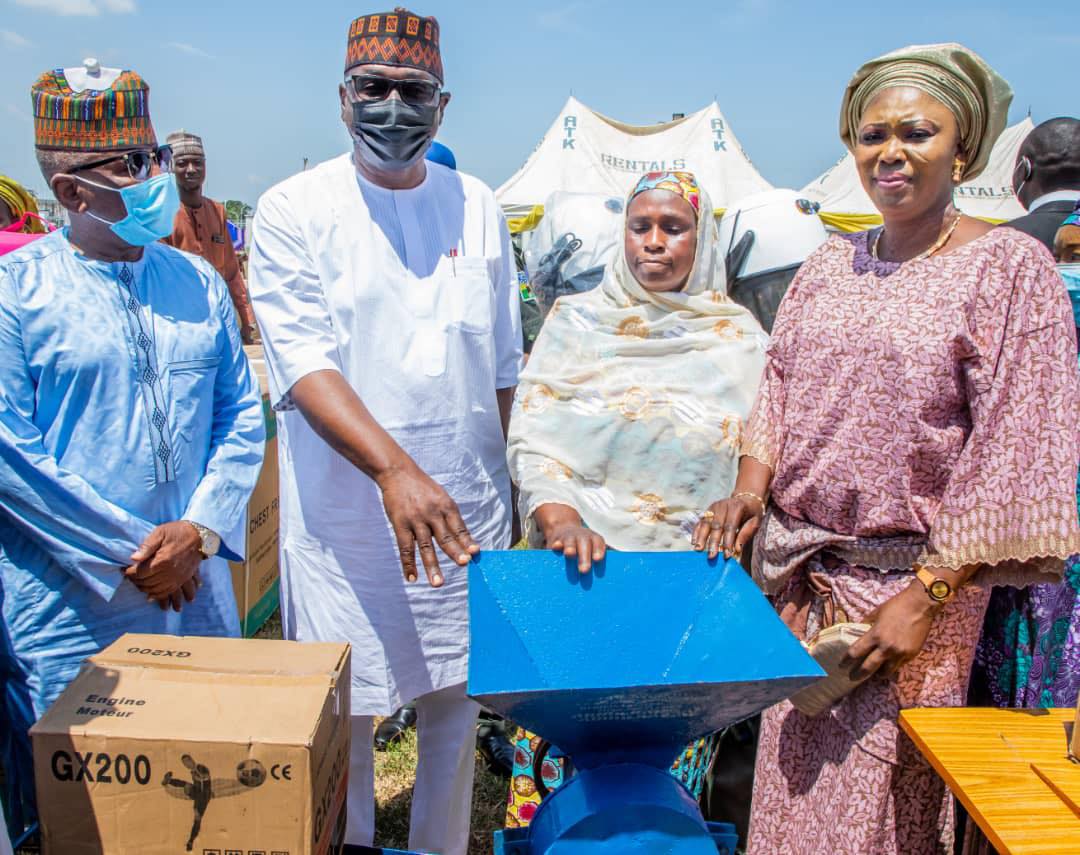 Kwara Governor Abdulrahman Abdulrazaq (2nd L) presenting the gifts
