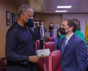 Minister of Foreign Affairs Geoffrey Onyeama (L), United States Deputy Security Advisor Jon Finer (R)