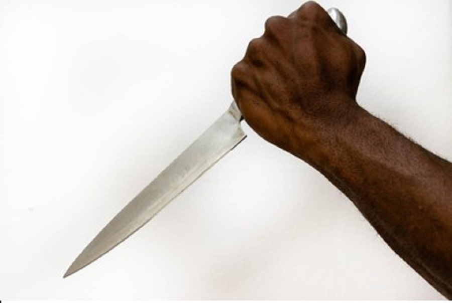 big-kitchen-knife-man..