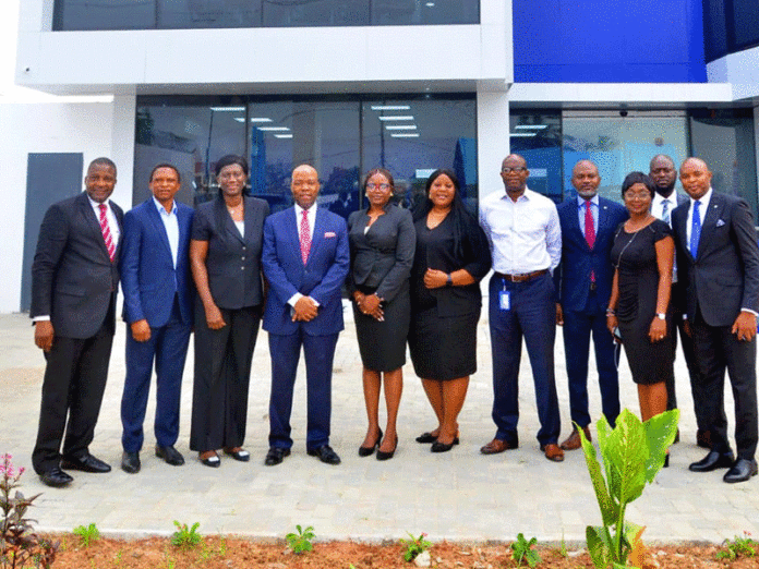 0b62b75d-ecobank-staff-696×522