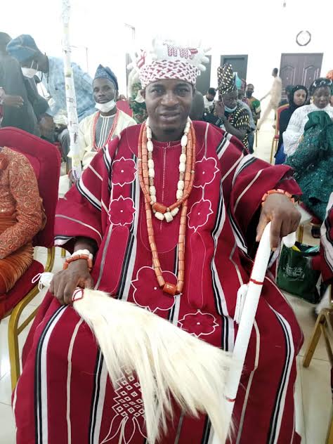 Fayemi presents staff of office to new Obaleo of Erinmope Ekiti