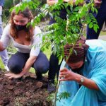UN Deputy Secretary General Amina Mohammed (right), visits the Parque de la Libertad in San José, and together with young environmentalists, plants a tree and inaugurates the UN Plaza as a symbol of the organization’s commitment to the youth of Costa Rica and the world