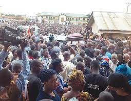 Oba Asigagan’s remains buried, as APC chieftains pay respects