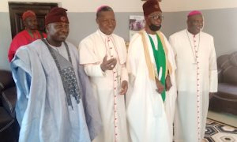 The bishops and the Brra Nggwe Rigwe during the visit