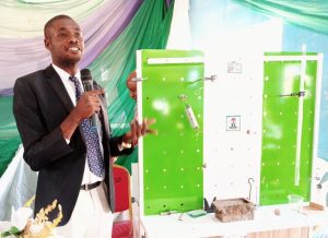The-investor-of-the-Science-Education-Mobile-Intervention-Laboratory-Dr-Sadiq-Lawal-demonstrating-how-to-use-the-teaching-aid-at-the-training-of-teachers-in-Kaduna-768×557