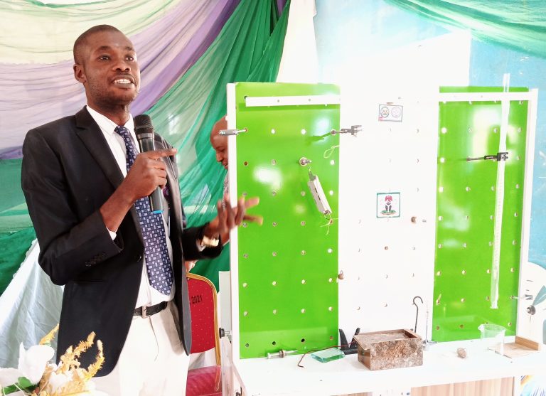 The-investor-of-the-Science-Education-Mobile-Intervention-Laboratory-Dr-Sadiq-Lawal-demonstrating-how-to-use-the-teaching-aid-at-the-training-of-teachers-in-Kaduna-768×557