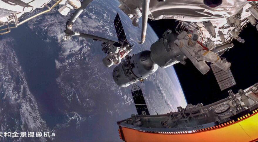 EVA1-exit-Shenzhou13-institute-of-physics-CAS-bilibili-CCTV-crop-A-879×485