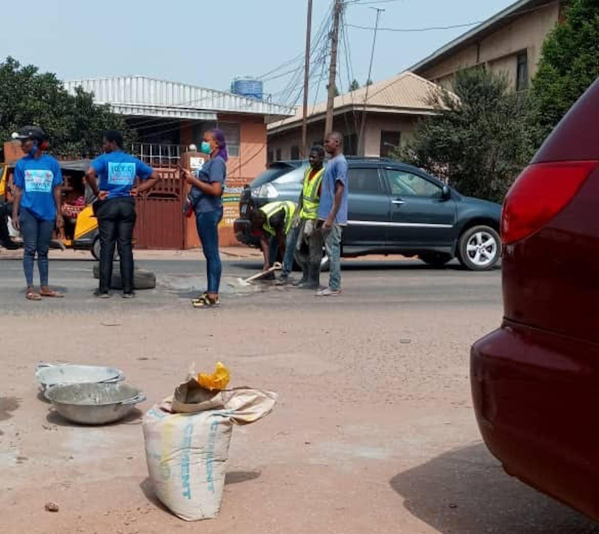 Festive period: Onitsha Youths rehabilitate roads in Anambra