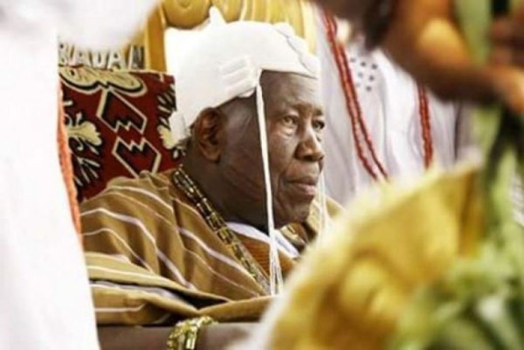 Chief-Labake-Lawal-Olubadan-of-Ibadan-Oba-Saliu-Adetunji-Olubadan-in-Council-Iyaloja-of-Ibadan-1024×683-1200×800