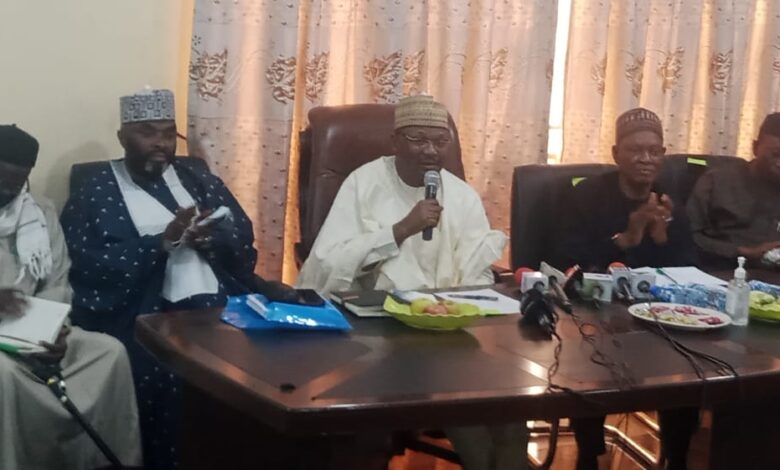 INEC Chairman Mahmood Yakubu (centre) at the meeting