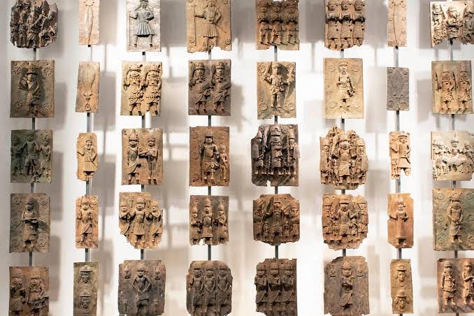artefacts-a