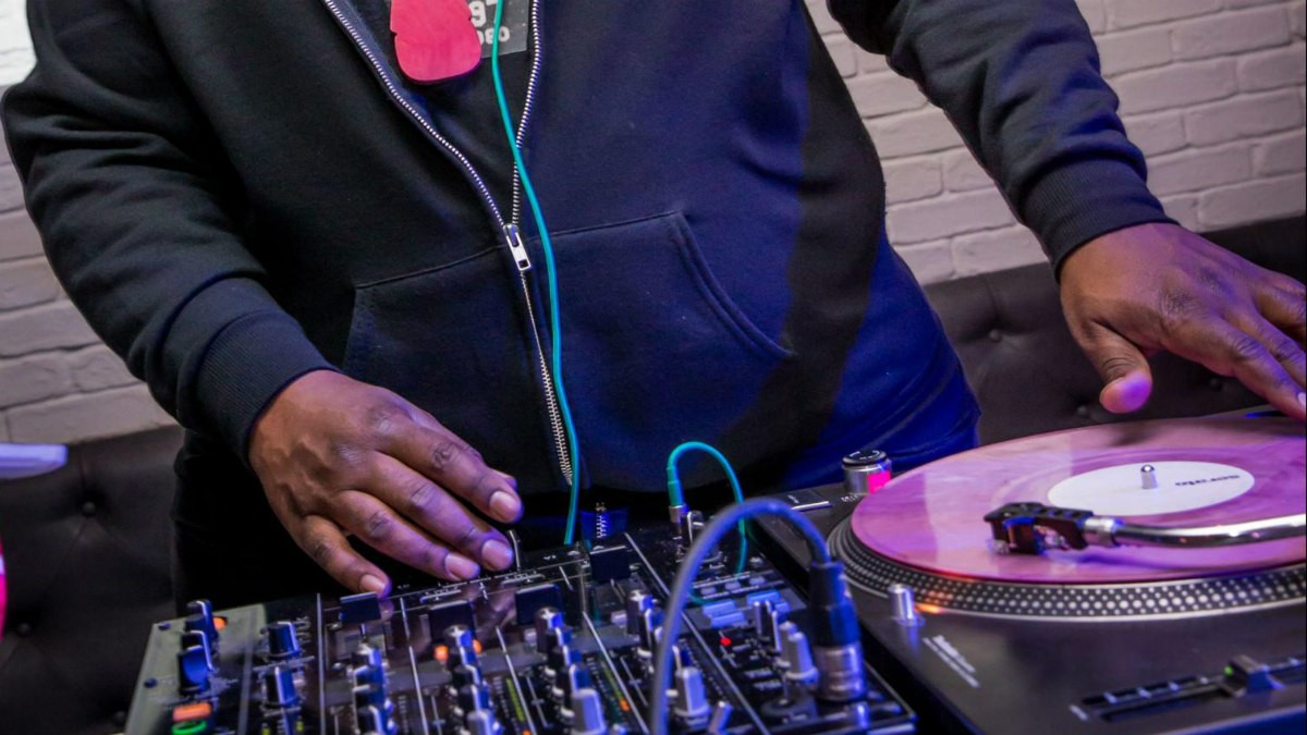 DJ-Disk-Jockey-DJs