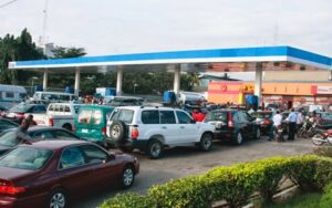 Motorists-queuing-for-fuel-at-a-petrol-station