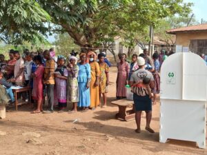Voters-queue-to-vote-in-Akure.-INEC-Photo-