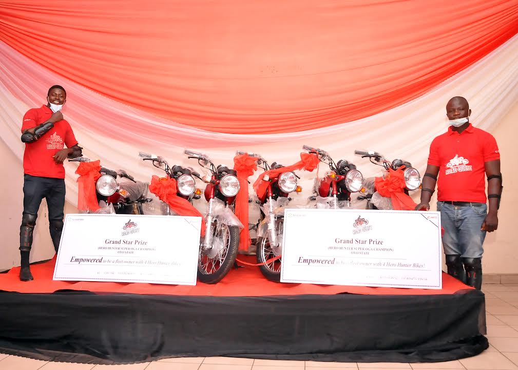 Adekunle Mayowa and Adeyanju Adedayo, winners of the ‘Hero Hunter Super Oga’ campaign from Oyo state at the felicitation ceremony on Monday, March 7, 2022, in Ibadan, Oyo State