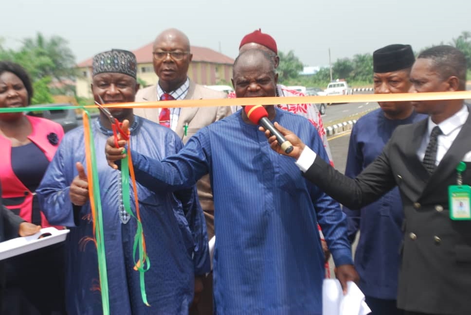 A’Ibom State Fed Controller of Works, Gabriel Akinwade representing minister for works to inaugurate the 1.1km of roads at FedPoly, Ukana on Tuesday (1)