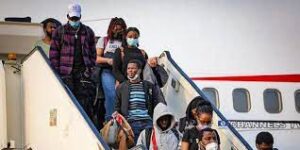 FG gives Ukraine returnees $100