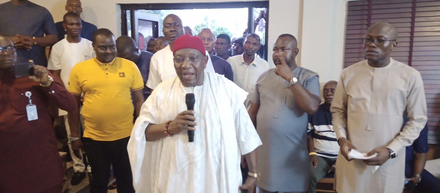 DBIR Scrbe, Barr Mike Edegawre moving the motion to endorse ans support Oborevwori as the next Delta State Governor in 2023.