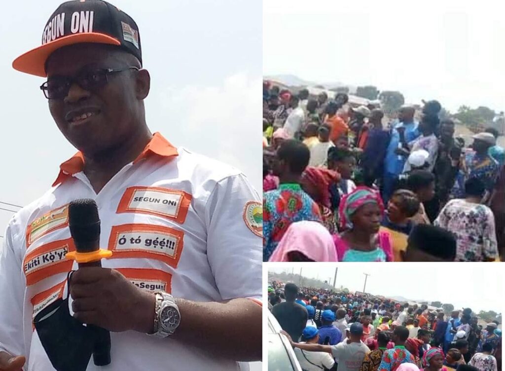 Segun-Oni-and-supporters
