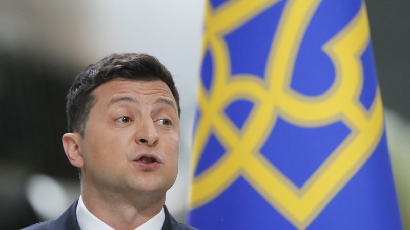 Zelenkiy-Ukraine-flag-800×450