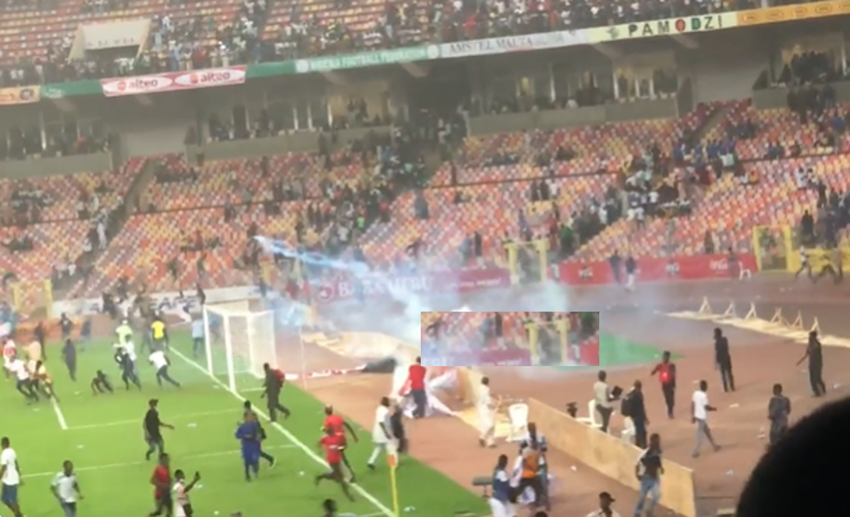 angry-fans-invade-abuja-stadium-as-nigeria-fail-to-qualify-for-2022-world-cup-2