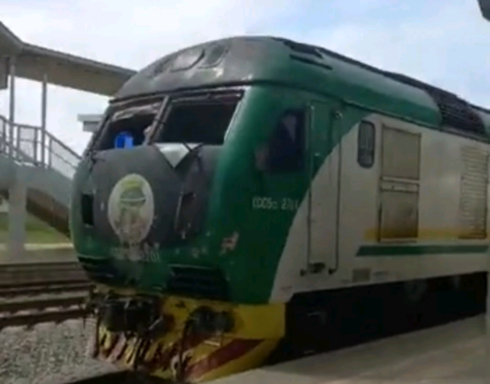 train-1024×804-1-696×546