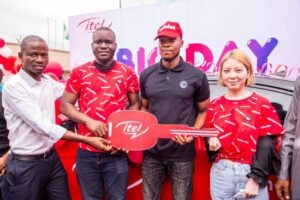 L-R: Hammed Ganiyu, Managing Director, Solat-Mega; Oke Umurhohwo, Marketing Manager, itel; winner of the itel car promo, Adeyinka Oyewole; and Viki Cui, Marketing Director, itel, at the presentation of the new car to the winner in Ibadan, Oyo State