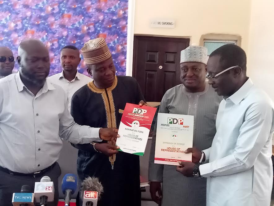 Pam Jang receiving PDP nomination form from his League of Friends in Jos