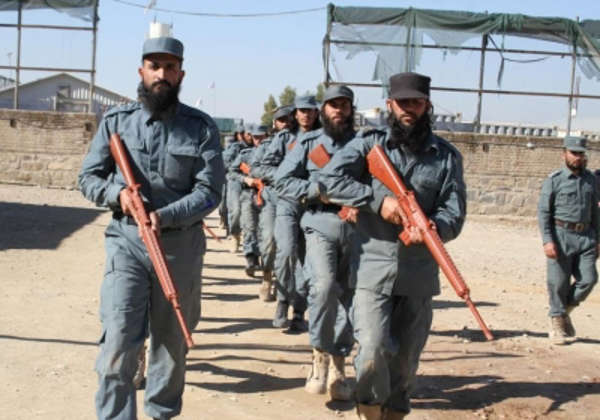 Afghan govt commissions 700 soldiers