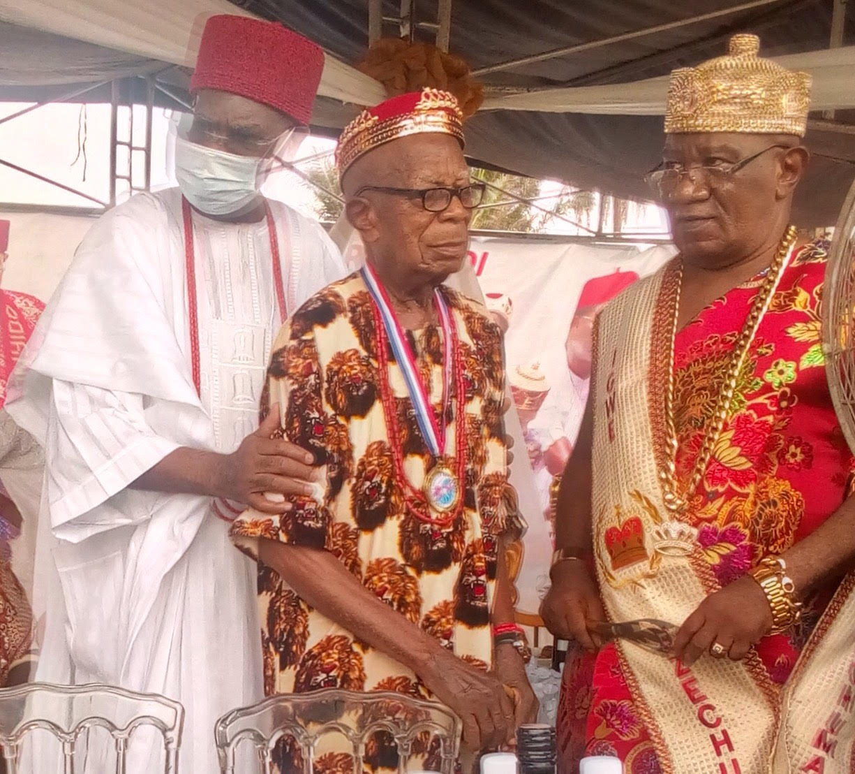 L-R: Obi of Onitsha, Igwe Afred. Nnaemeka Achebe, Chief Okeke a recipient of the community award and Igwe Alex Onyido of Ogidi Kingdom the host during the Ito-Aro ceremony
