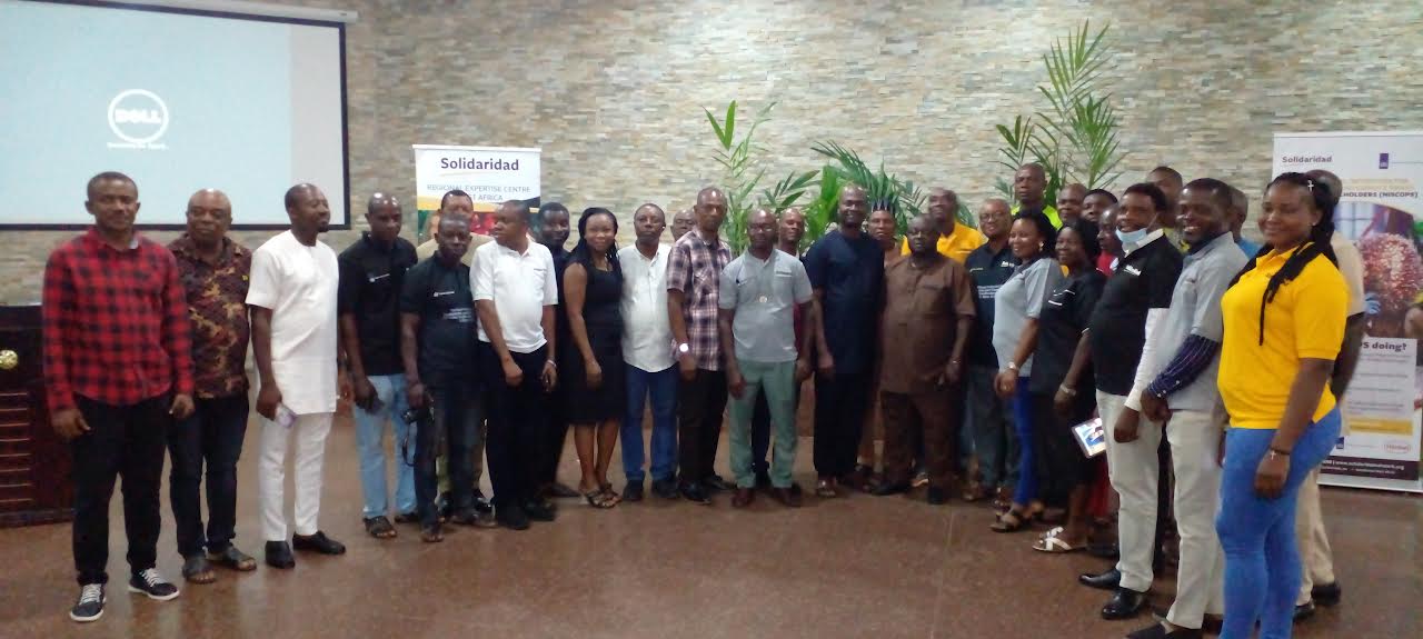 Farmers and Solidaridad team during the oil palm seedlings’ distribution in Calabar
