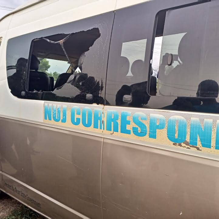 Osun Guber: Thugs attack reporters, politicians at Oyetola’s campaign