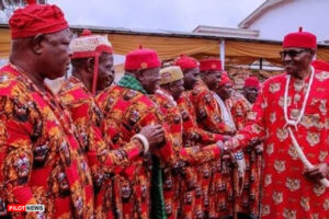 Buhari-shakes-hands-with-Southeast-leaders-in-Abakaliki-May-6-2022_WAP-1280×853