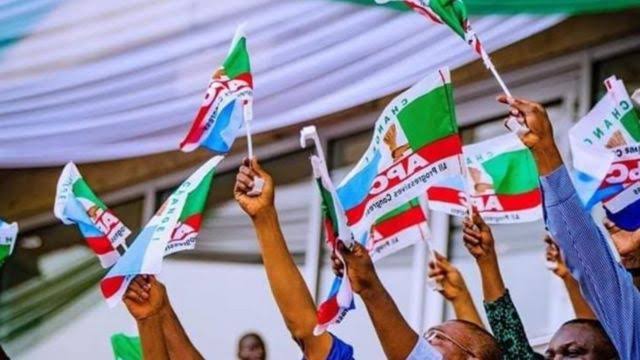 Road to 2023: APC aspirants, masses abort secret voting in Oyo North, demand direct primary