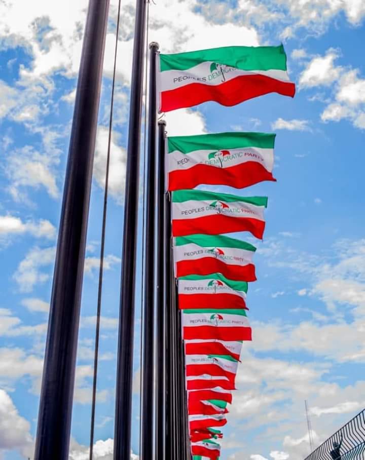 PDP-LOGO-STANDS
