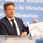 German Economy and Climate Minister Robert Habeck shows an diagram about German gas storage during a news conference in Berlin, Germany, Thursday, June 23, 2022. (AP Photo/Markus Schreiber)