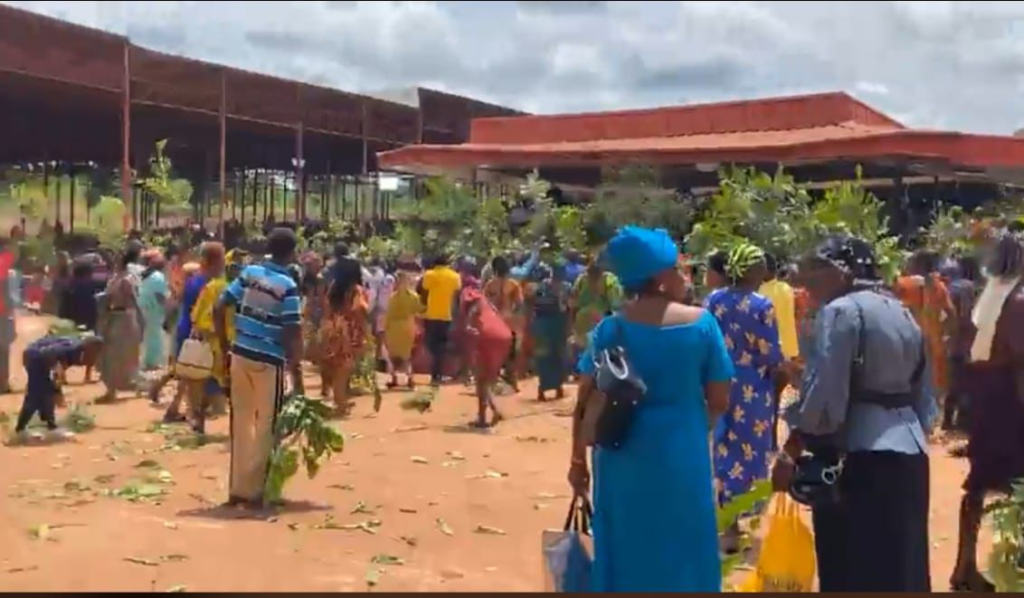 Protesters besiege adoration ground,