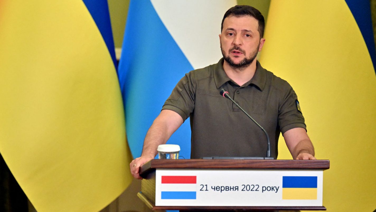 Volodymyr-Zelensky-4-1424×802
