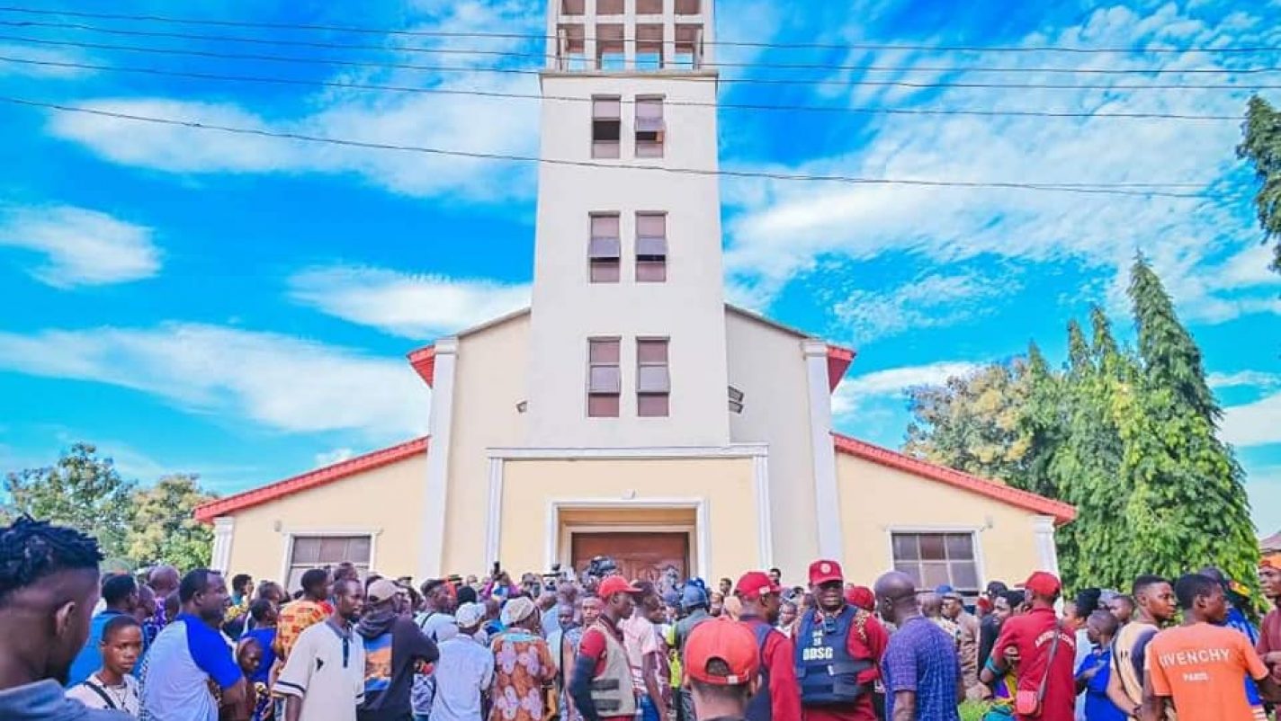owo-church-1424×802