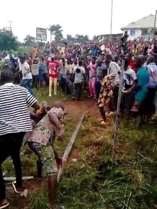Mob lynch suspects in Nsukka over ritual murder of missing 10-year-old girl